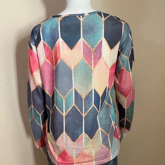 Women’s geometric top size medium multicolored - Picture 2 of 2